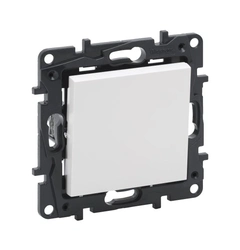 Переключатель 1-кл 10А клеммы Legrand NILOE STEP 863106 цвет белый