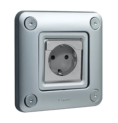 Розетка с заземлением IP20 IK10 Legrand Soliroc™