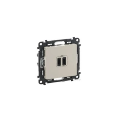 Розетка с двумя USB-разъемами тип C+ тип C 240V/5V 3000мА Legrand Valena Life 753207 цвет слоновая кость