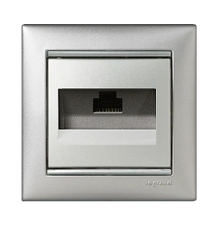 Компьютерная розетка 1хRJ45 5кат UTP 770238 Legrand Valena, цвет алюминий