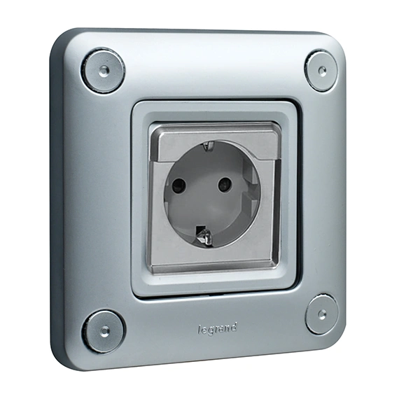 Розетка с заземлением IP20 IK10 Legrand Soliroc™