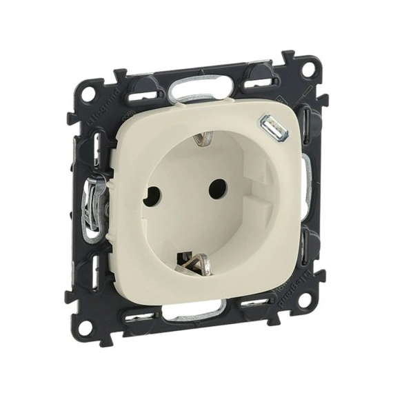 Розетка комбінована 2К+З 16А 250V~ + USB Type C 1.5А 5V Legrand Valena Allure 753006 колір слонова кістка