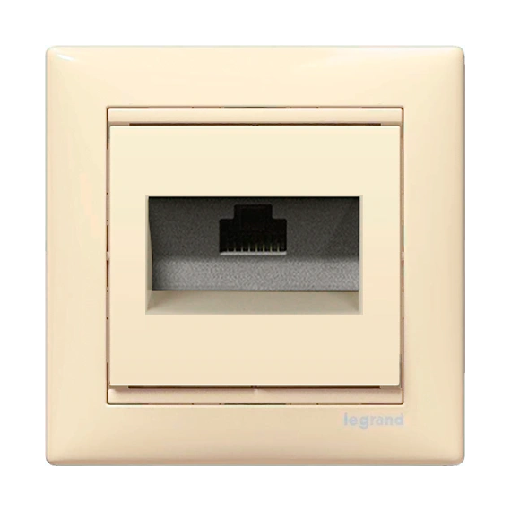 Компьютерная розетка 1хRJ45 5кат UTP 774138 Legrand Valena, цвет слоновая кость