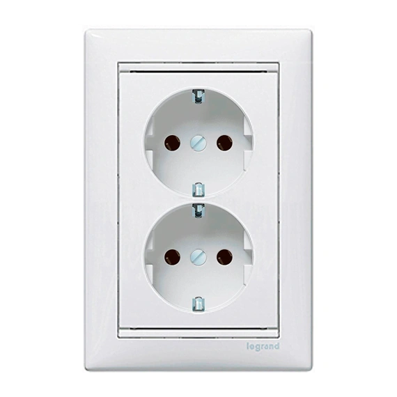 Розетка 2-я с заземляющим контактом Legrand Valena 774400, цвет белый
